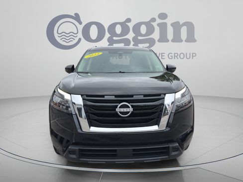 Used 2025 Nissan Pathfinder SV FWD image 8