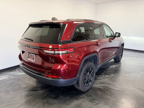 Used 2024 Jeep Grand Cherokee Altitude AWD/4WD image 21