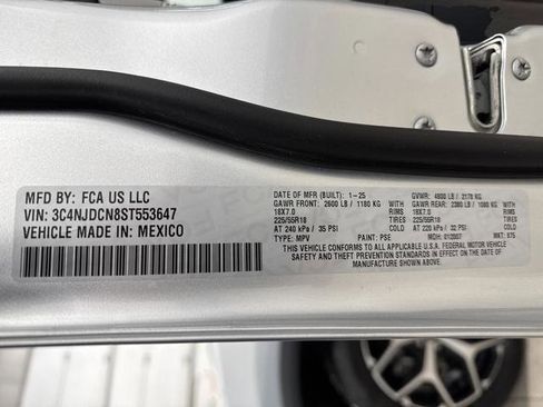 Certified 2025 Jeep Compass Limited image 36