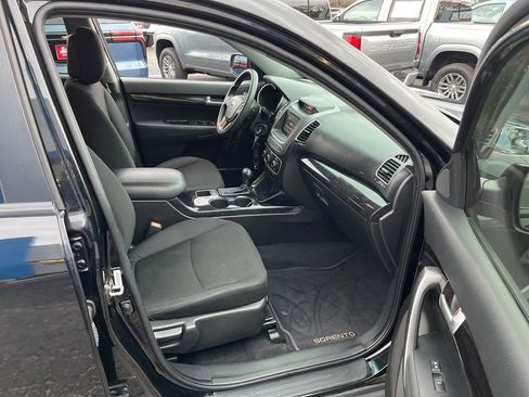 Used 2015 Kia Sorento LX image 31