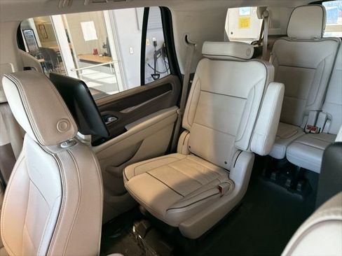 Used 2021 GMC Yukon Denali w/ Denali Ultimate Package image 24