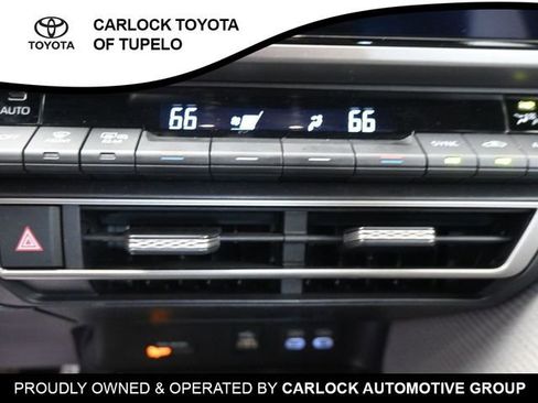 Used 2025 Toyota Camry SE image 13