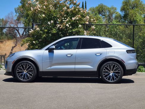 Used 2025 Porsche Macan Electric w/ Premium Package RWD image 2