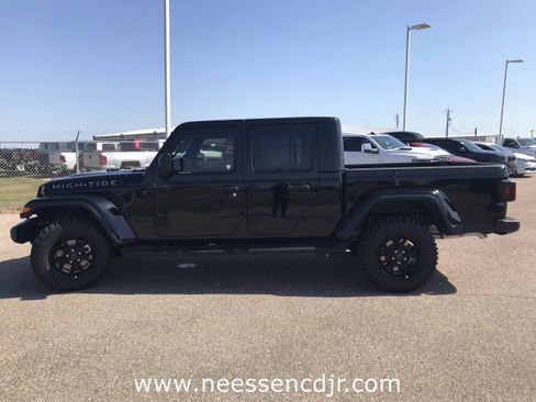 New 2025 Jeep Gladiator Sport image 5