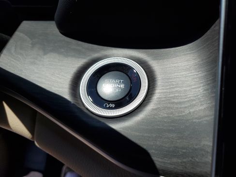 New 2025 Jeep Grand Cherokee Limited w/ Luxury Tech Group II image 32