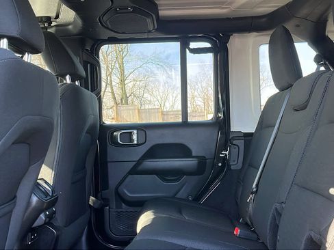 Used 2018 Jeep Wrangler Unlimited Sahara w/ Cold Weather Group image 26