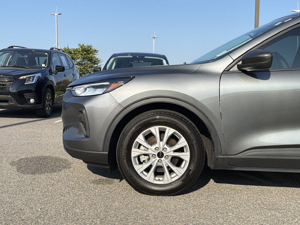 Used 2025 Ford Escape Active w/ Tech Pack #1 FWD image 9