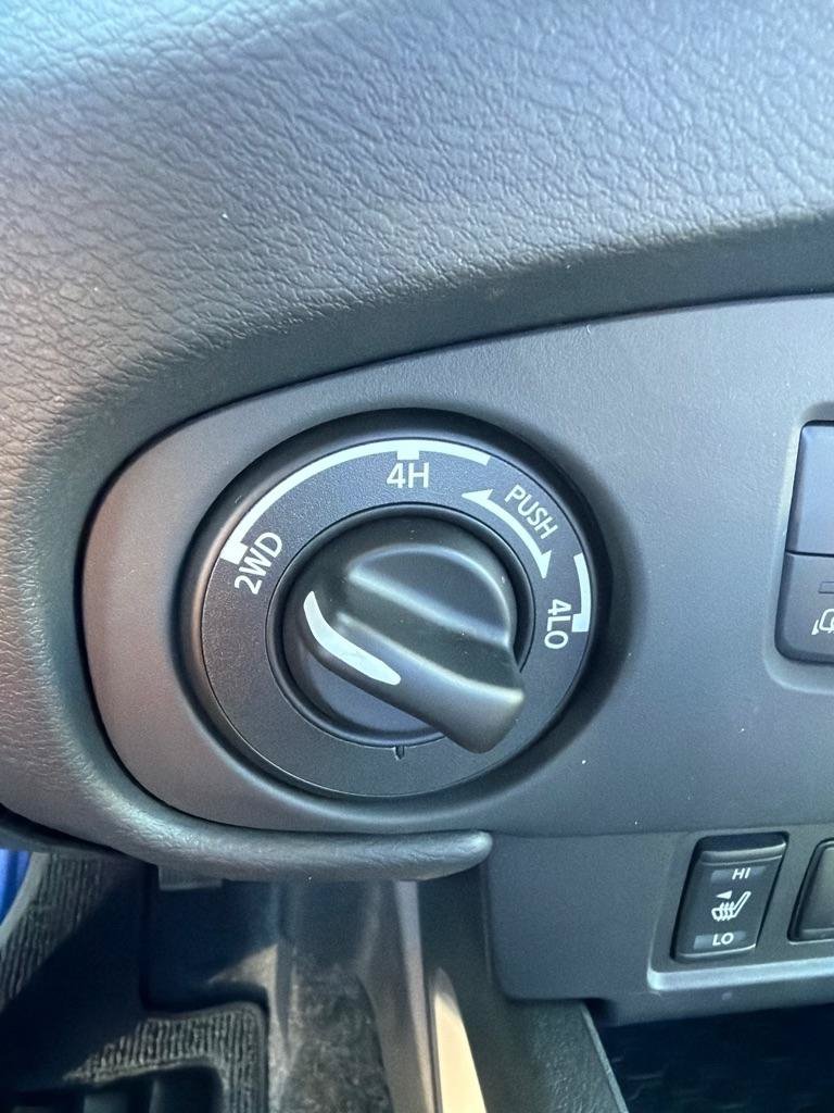 Used 2023 Nissan Frontier SV w/ SV Convenience Package AWD/4WD image 18