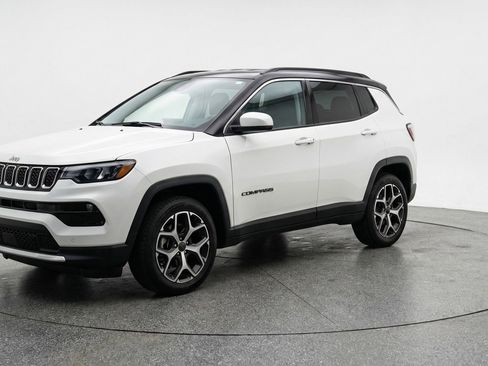 Used 2025 Jeep Compass Limited AWD/4WD image 3