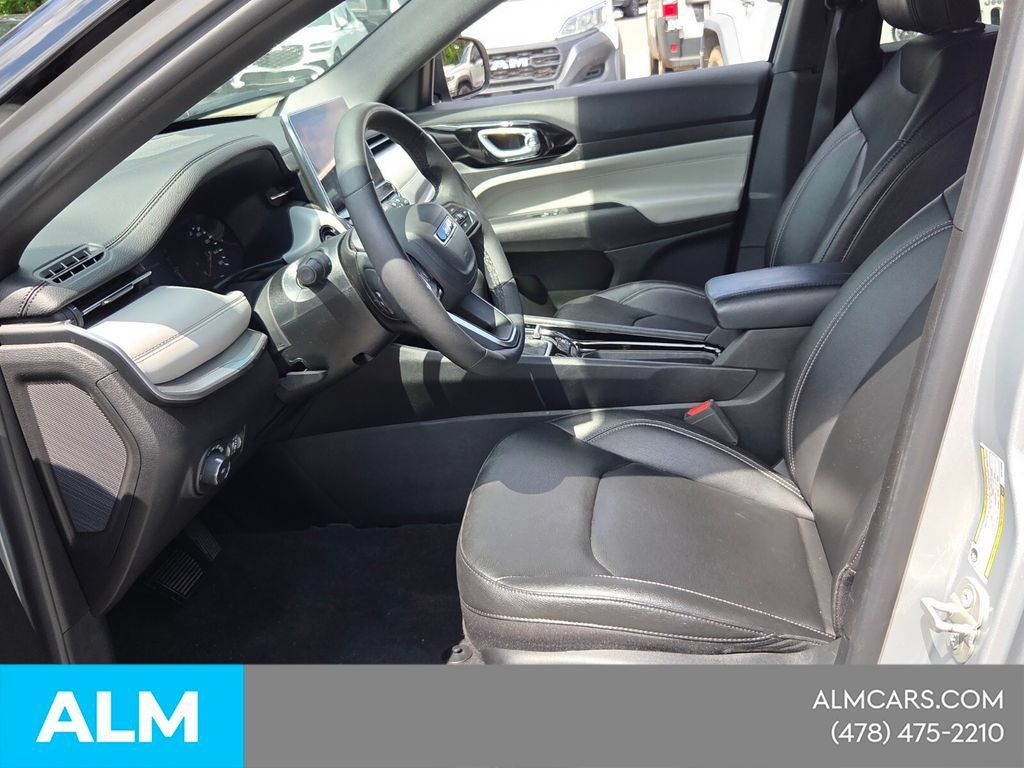 Used 2025 Jeep Compass Limited AWD/4WD image 6