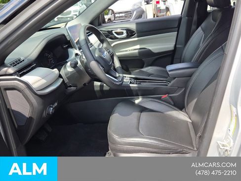 Used 2025 Jeep Compass Limited AWD/4WD image 6