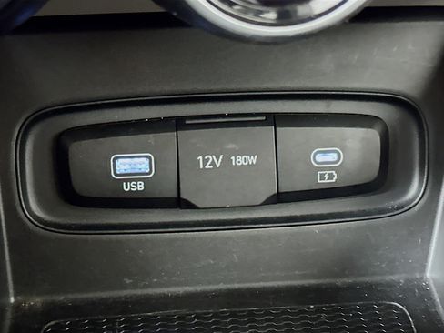 Used 2025 Hyundai Venue SEL FWD image 26