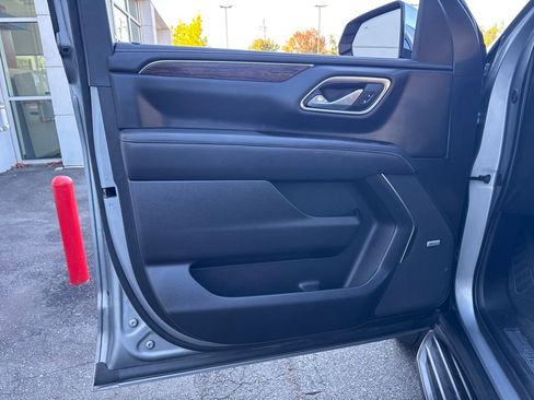 Used 2024 Chevrolet Suburban Premier image 10