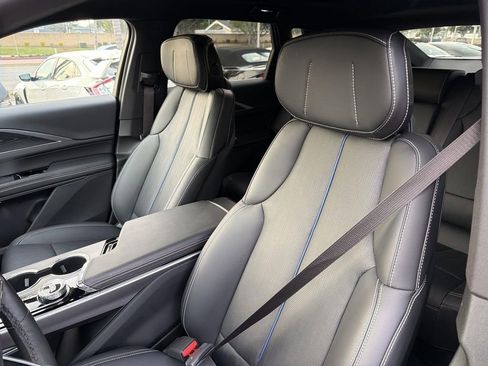 Used 2025 Cadillac Lyriq Luxury image 24