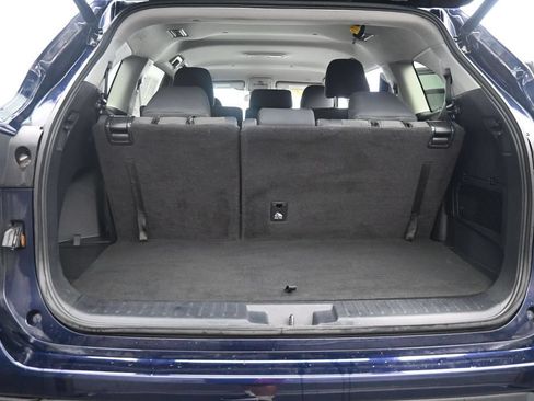 Used 2023 Toyota Highlander LE AWD/4WD image 14