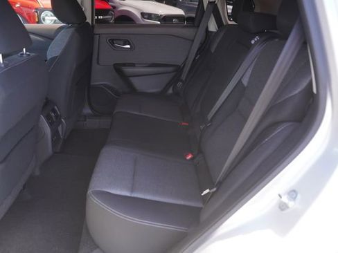 Used 2022 Nissan Rogue SV FWD image 12