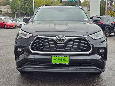 New 2026 Toyota Highlander Limited AWD/4WD image 2