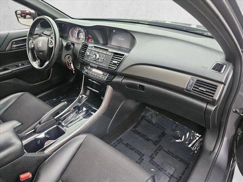 Used 2017 Honda Accord Sport image 21