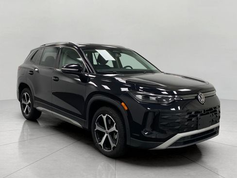 Certified 2026 Volkswagen Tiguan SE AWD/4WD image 1