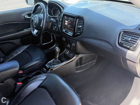 Used 2020 Jeep Compass Latitude FWD image 9