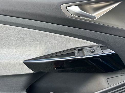 Used 2023 Volkswagen ID.4 Pro image 10