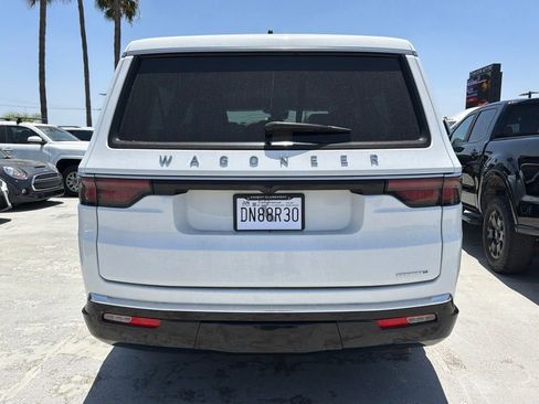 Used 2024 Jeep Wagoneer L Series II w/ Flexible Seating Group AWD/4WD image 5