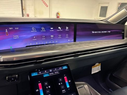 New 2025 Cadillac Escalade IQ Sport 2 image 38