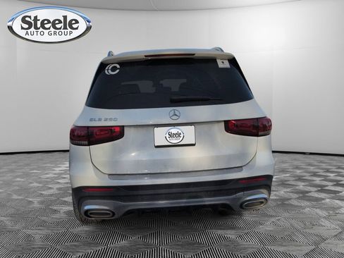 Used 2021 Mercedes-Benz GLB 250 image 4