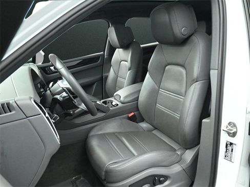 Used 2023 Porsche Cayenne Coupe image 12