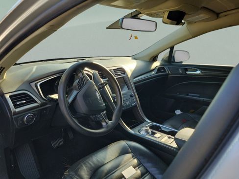 Used 2019 Ford Fusion SE FWD image 8