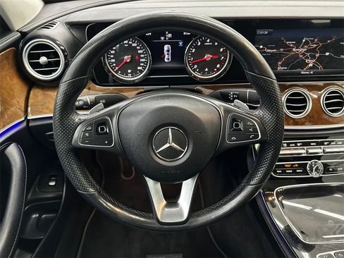 Used 2018 Mercedes-Benz E 300 4MATIC image 24