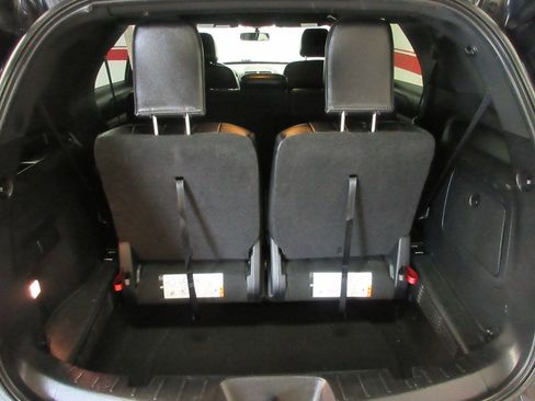 Used 2017 Ford Explorer XLT w/ Equipment Group 202A AWD/4WD image 23