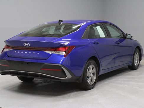 Used 2025 Hyundai Elantra SE FWD image 10