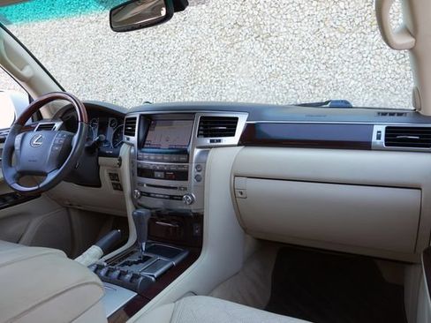 Used 2013 Lexus LX 570 4WD w/ Luxury Pkg w/Pre-crash image 13