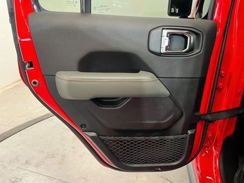 New 2025 Jeep Gladiator Mojave image 18