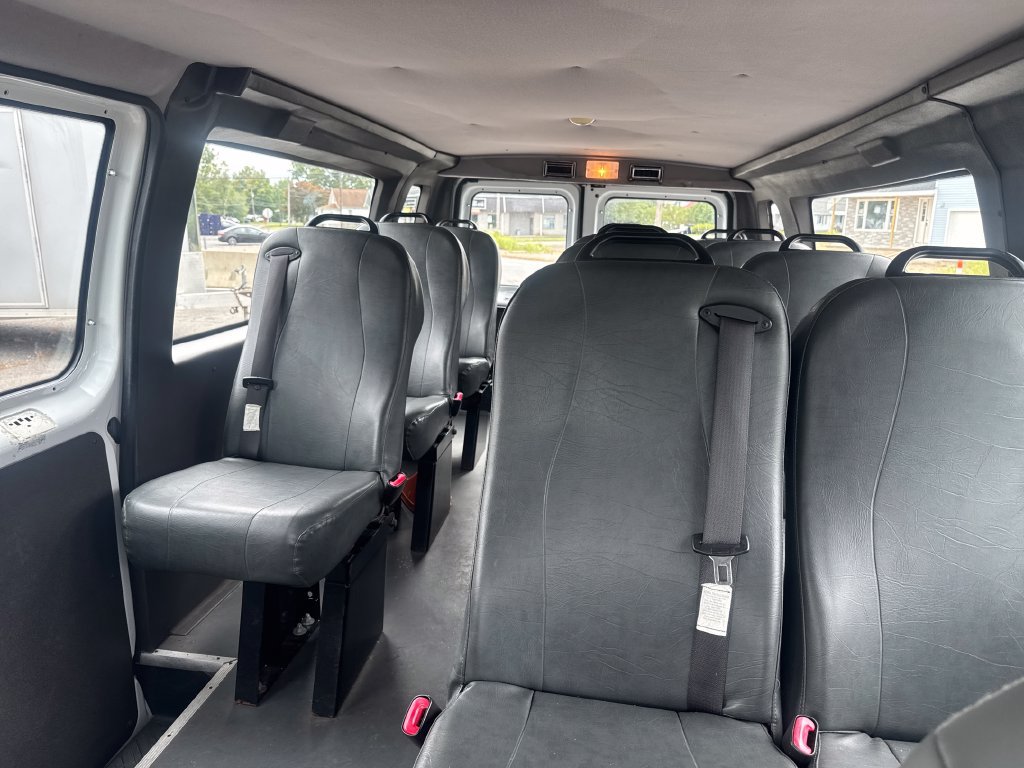Used 2014 Ford E-250 and Econoline 250 Extended w/ Power Group RWD image 26