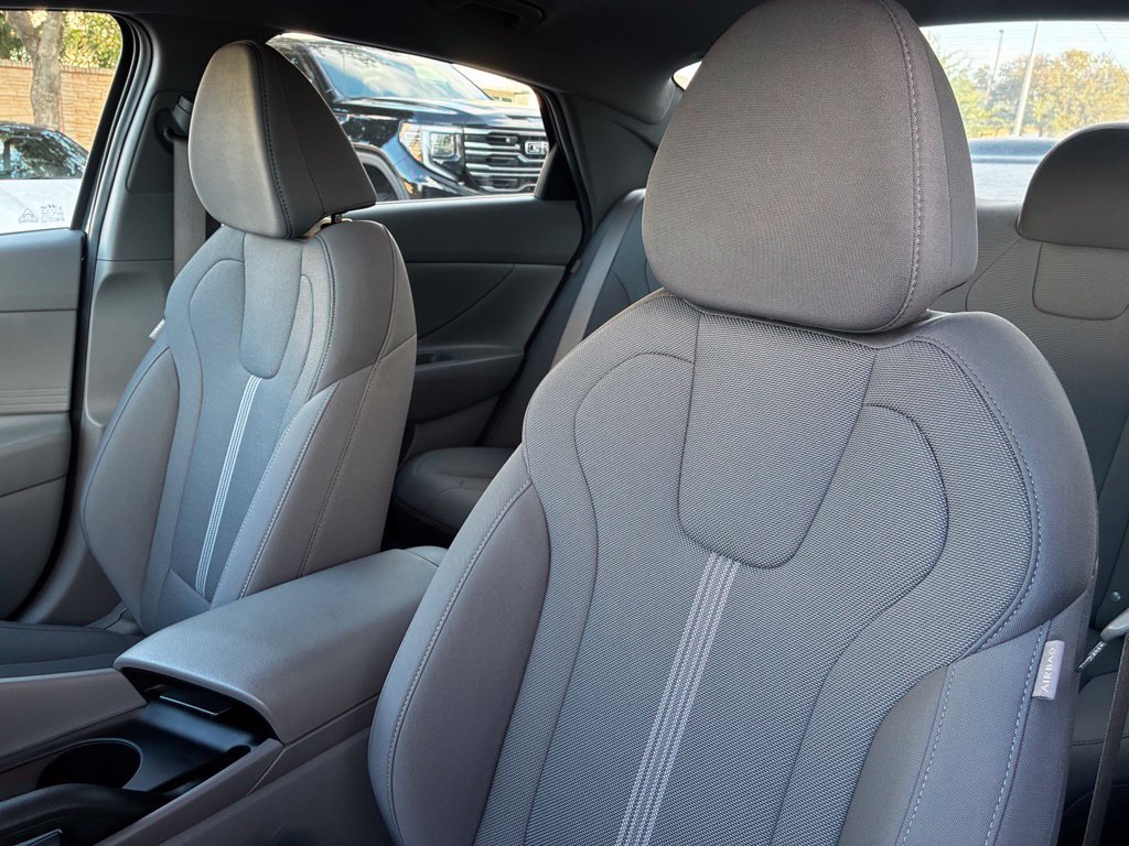 Certified 2026 Hyundai Elantra SE FWD image 9