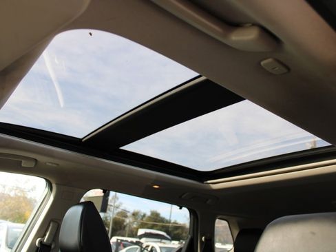 Used 2022 Nissan Rogue SV w/ SV Premium Package image 17