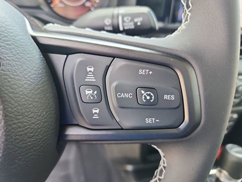 New 2025 Jeep Gladiator Sport image 17