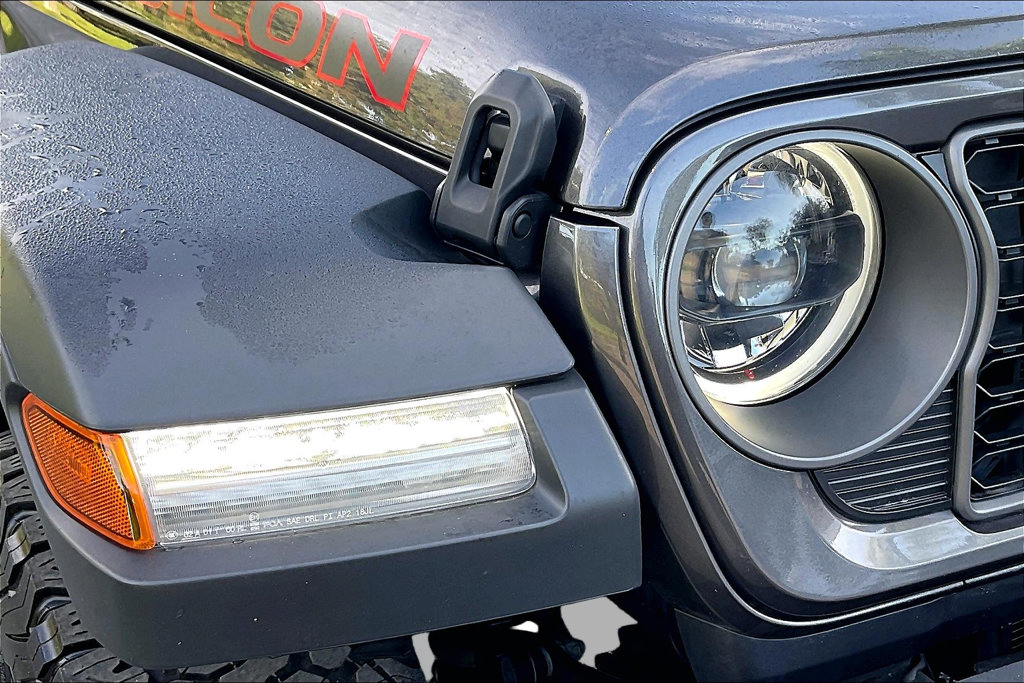 Used 2025 Jeep Wrangler Unlimited Rubicon w/ Convenience Group AWD/4WD image 23