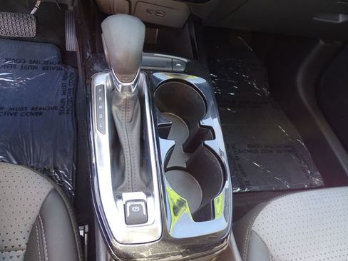 Used 2024 Chevrolet Trax LT w/ Driver Confidence Package image 13