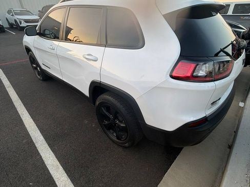 Used 2021 Jeep Cherokee Latitude Plus AWD/4WD image 3