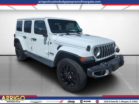 Used 2025 Jeep Wrangler Unlimited Sahara AWD/4WD image 1