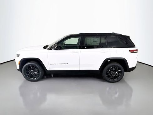 New 2025 Jeep Grand Cherokee Limited image 4