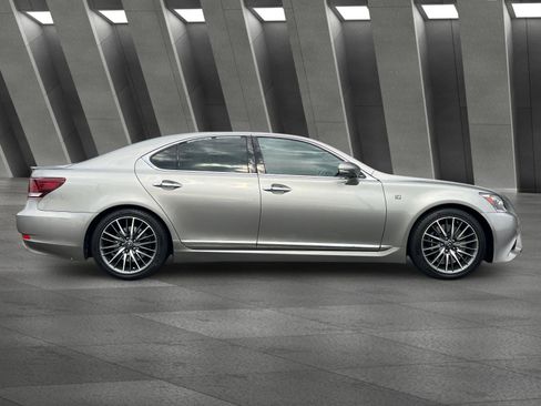 Used 2017 Lexus LS 460 F Sport w/ F Sport Package RWD image 3