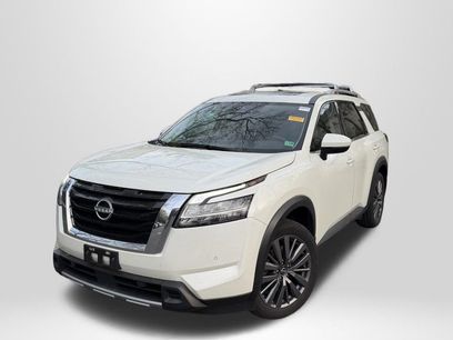 Used 2023 Nissan Pathfinder SL w/ SL Premium Package