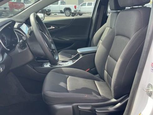 Used 2025 Chevrolet Malibu LS FWD image 30