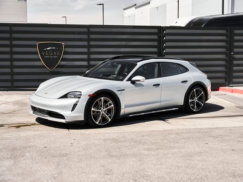 Used 2022 Porsche Taycan 4 Cross Turismo image 5