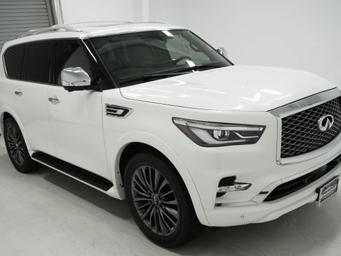 Used 2023 INFINITI QX80 Sensory w/ Cargo Package AWD/4WD image 3