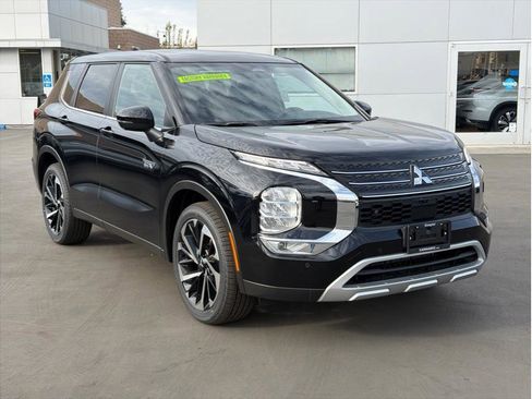 Used 2025 Mitsubishi Outlander SE Tech Package image 3